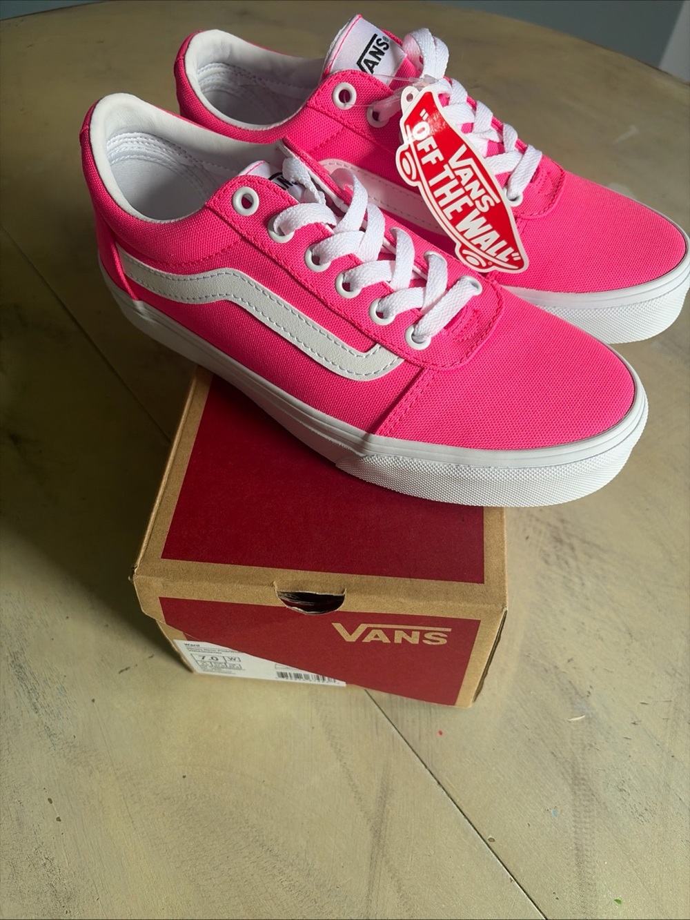 VANS Old Skool Pink/White Canvas Low Top Lace-Up Sneakers Women’s US Size 7 NWT - Picture 2 of 10
